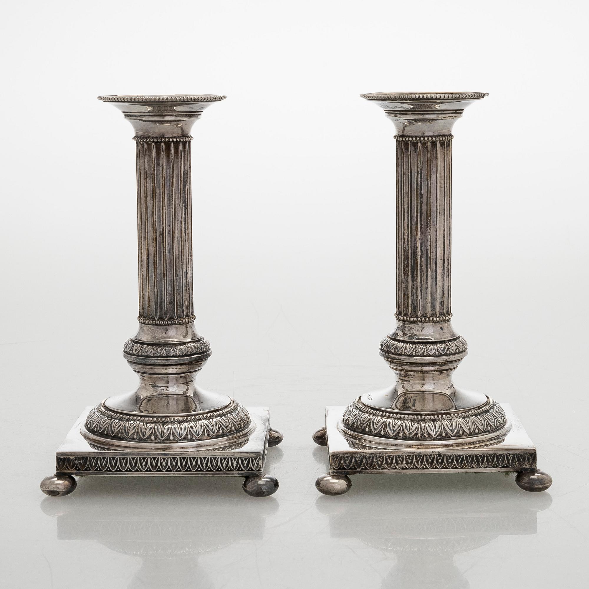 Ljusstakar, ett par, silver, Kultateollisuus, Åbo 1965 och 1970.