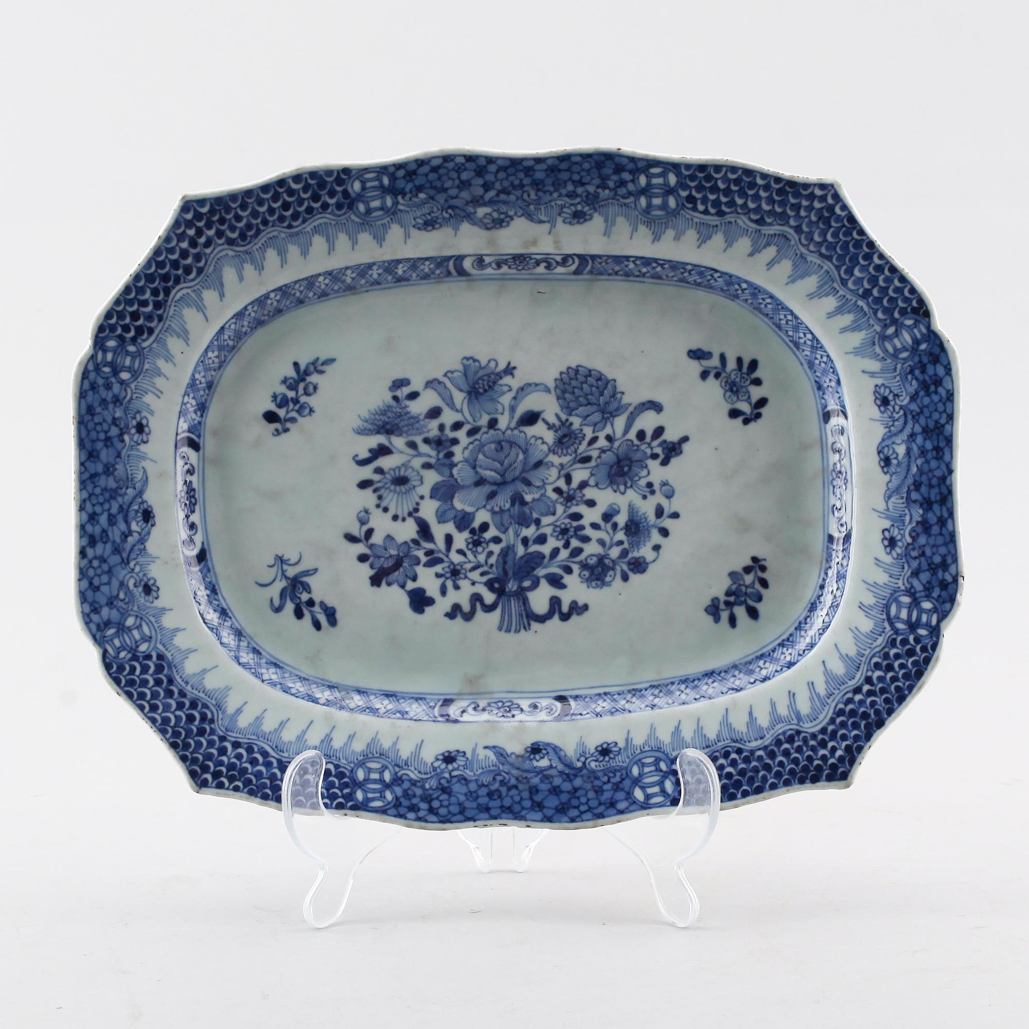 STEKFAT, porslin, Kina, Qianlong 1736-1795.