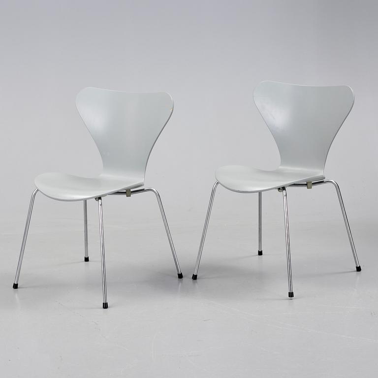 STOLAR, 2 st, "Sjuan", Arne Jacobsen, Fritz Hansen 1989.