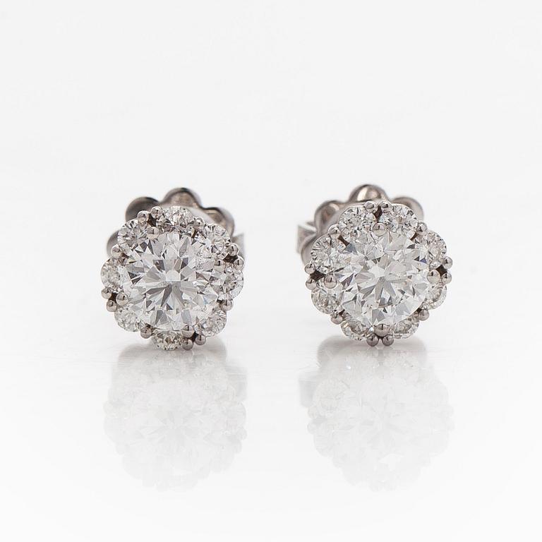 Earrings in 18K white gold set with brilliant-cut diamonds.