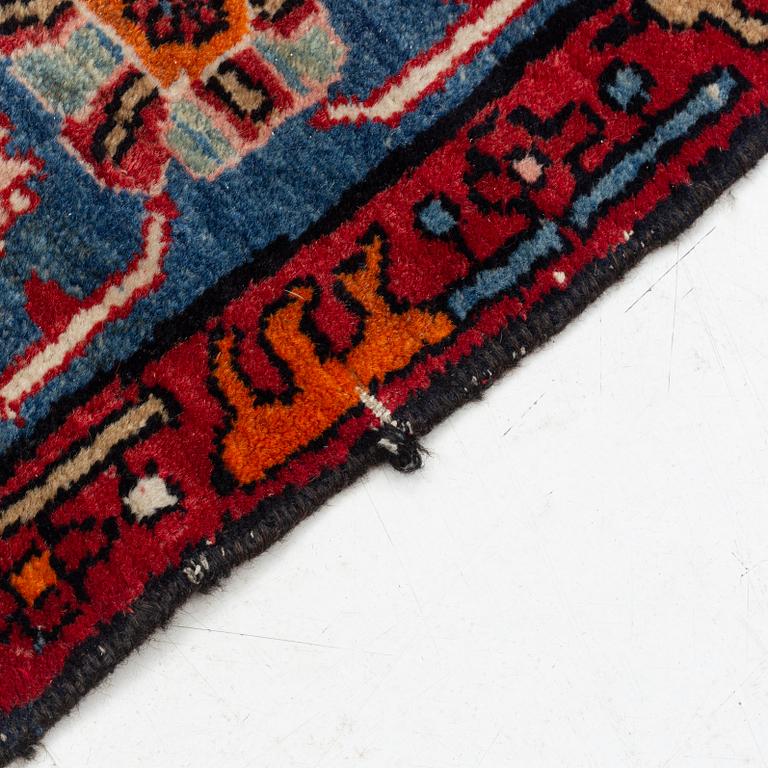 Rug, oriental, circa 224 x 137 cm.