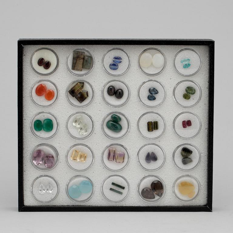 ÄDELSTENSSAMLING, 25 delar.