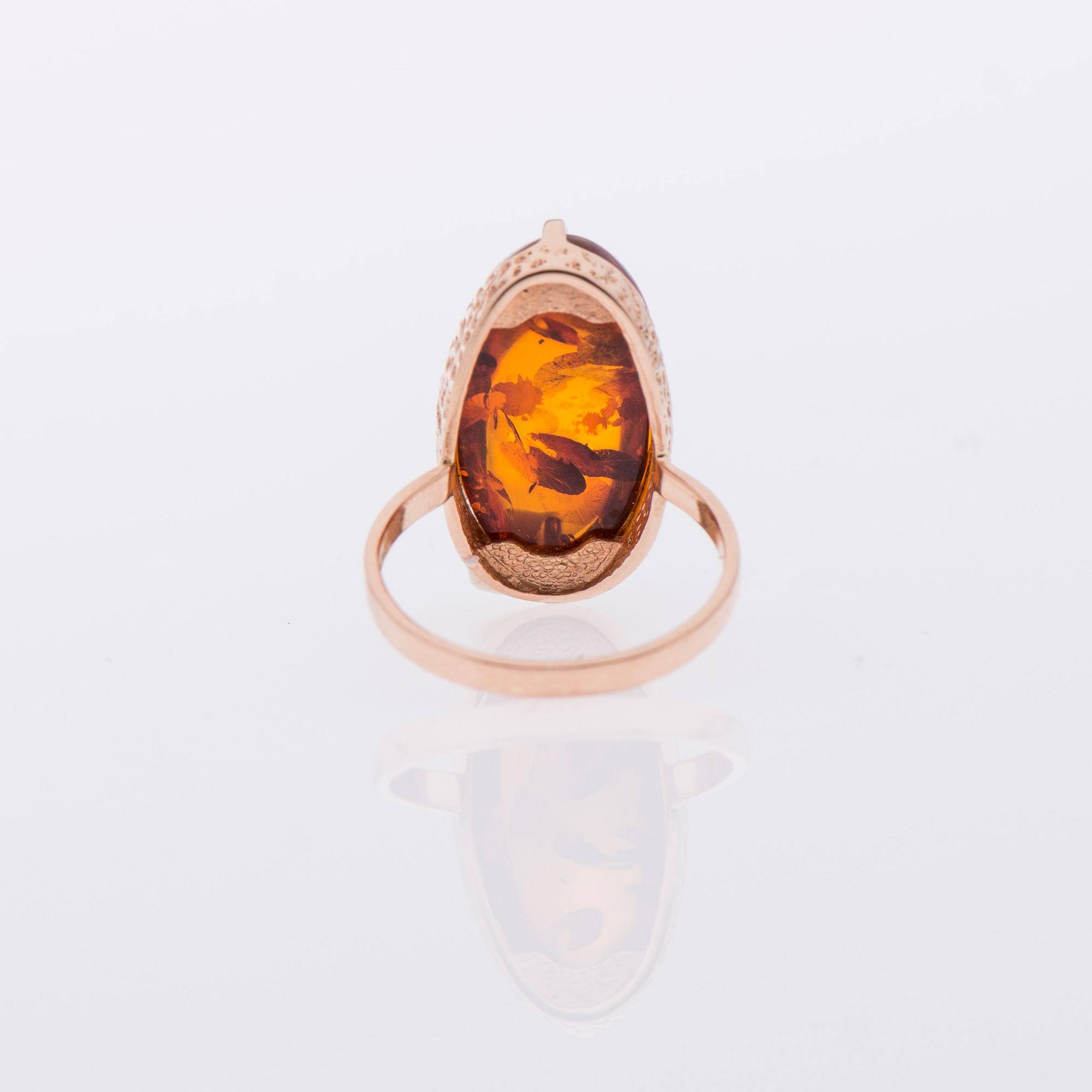 RING, 14K guld, bärnsten. Sovjetiska stämplar.