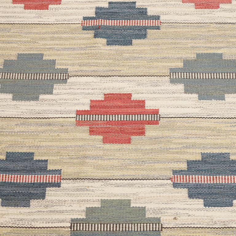 A CARPET, flat weave, ca 313 x 200,5 cm, signed L J (probably Lilian Johanesson).