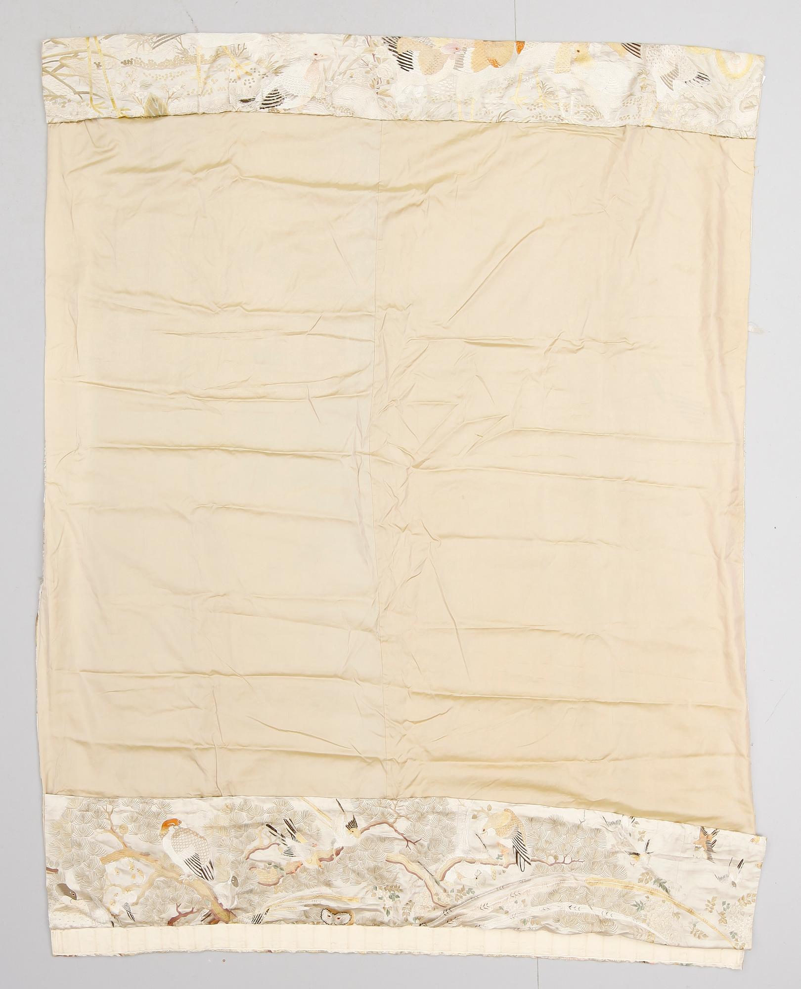 DRAPERI, sidenbroderi, Kina, 1800-/1900-tal, ca 237 X 180 cm.