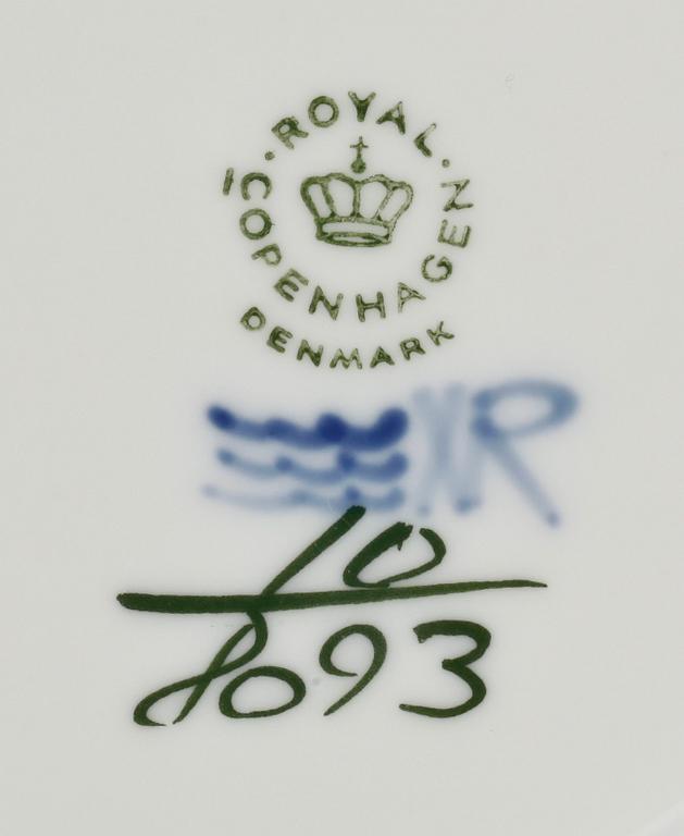 KAFFE- OCH TESERVIS, 34 delar, porslin, "Musselmalet" Royal Copenhagen, Danmark.