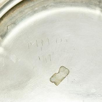 Sven Carlman, a large bowl on foot/wine cooler, silver, company CF Carlman, Stockholm 1904.