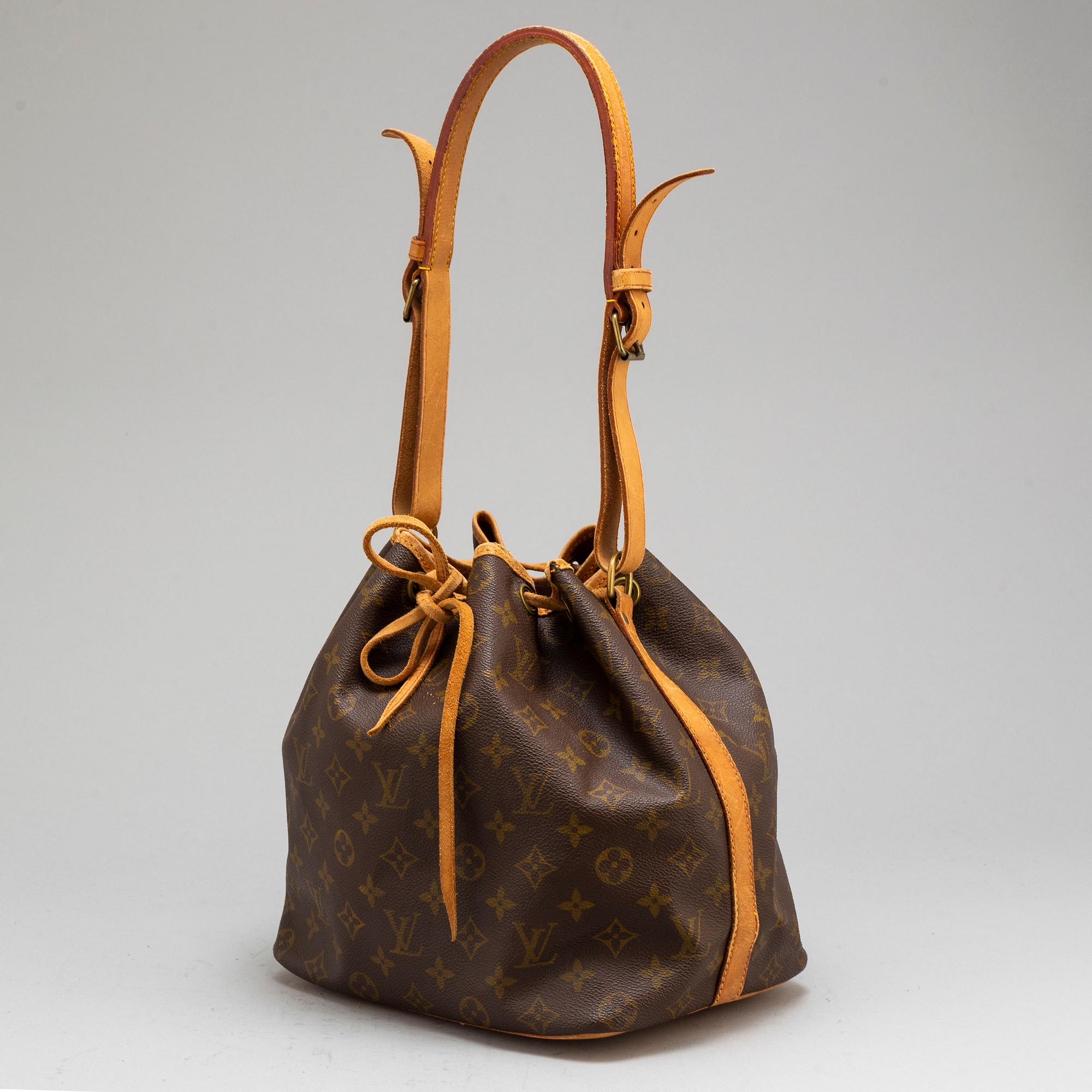 LOUIS VUITTON, a monogram canvas Petit Noé.