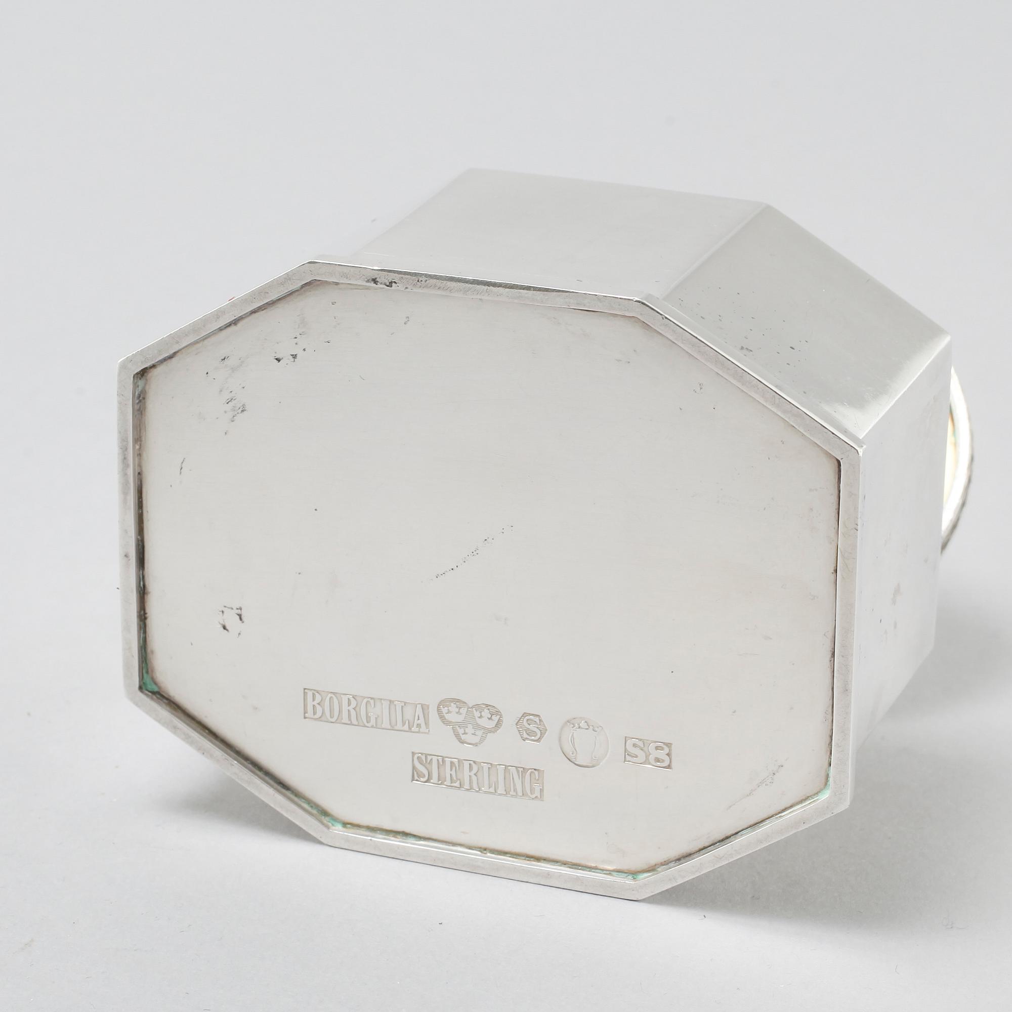 A silver sugarbowl made in Stockholm in 1944.