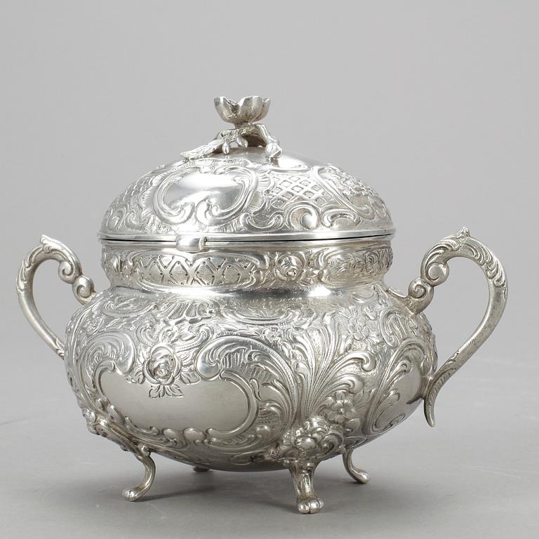SOCKERSKÅL, silver, rokokostil, importstämplar, tot ca 354 gram.