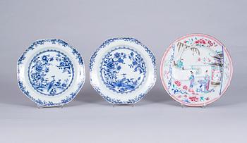 TALLRIKAR, 2+1, porslin, Kina, Qianlong(1736-1795).