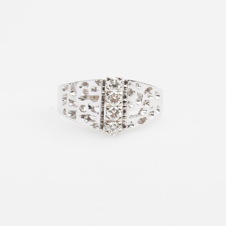 RING, 18K vitguld med briljantsliapde diamanter ca 0.30 ct.