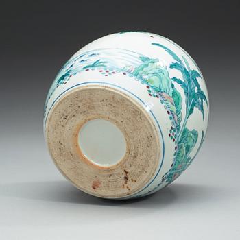 KRUKA, porslin. Qing dynastin, 1800-tal.