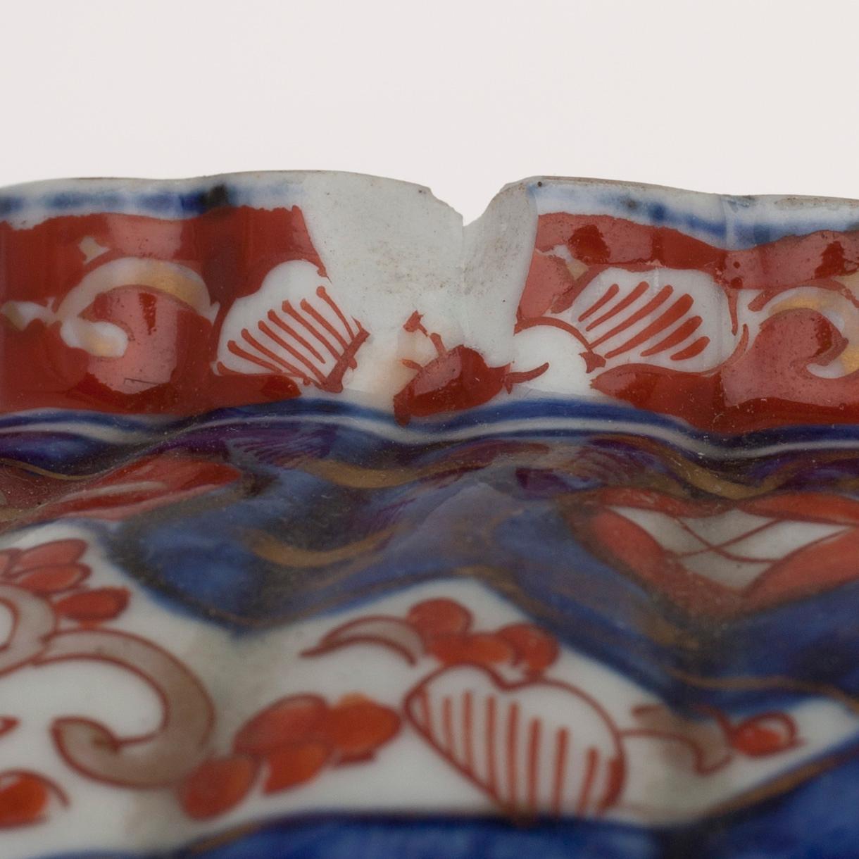 LOCKURNOR, ett par, samt VAS, porslin, imari, Kina/Japan 1800-talets slut.