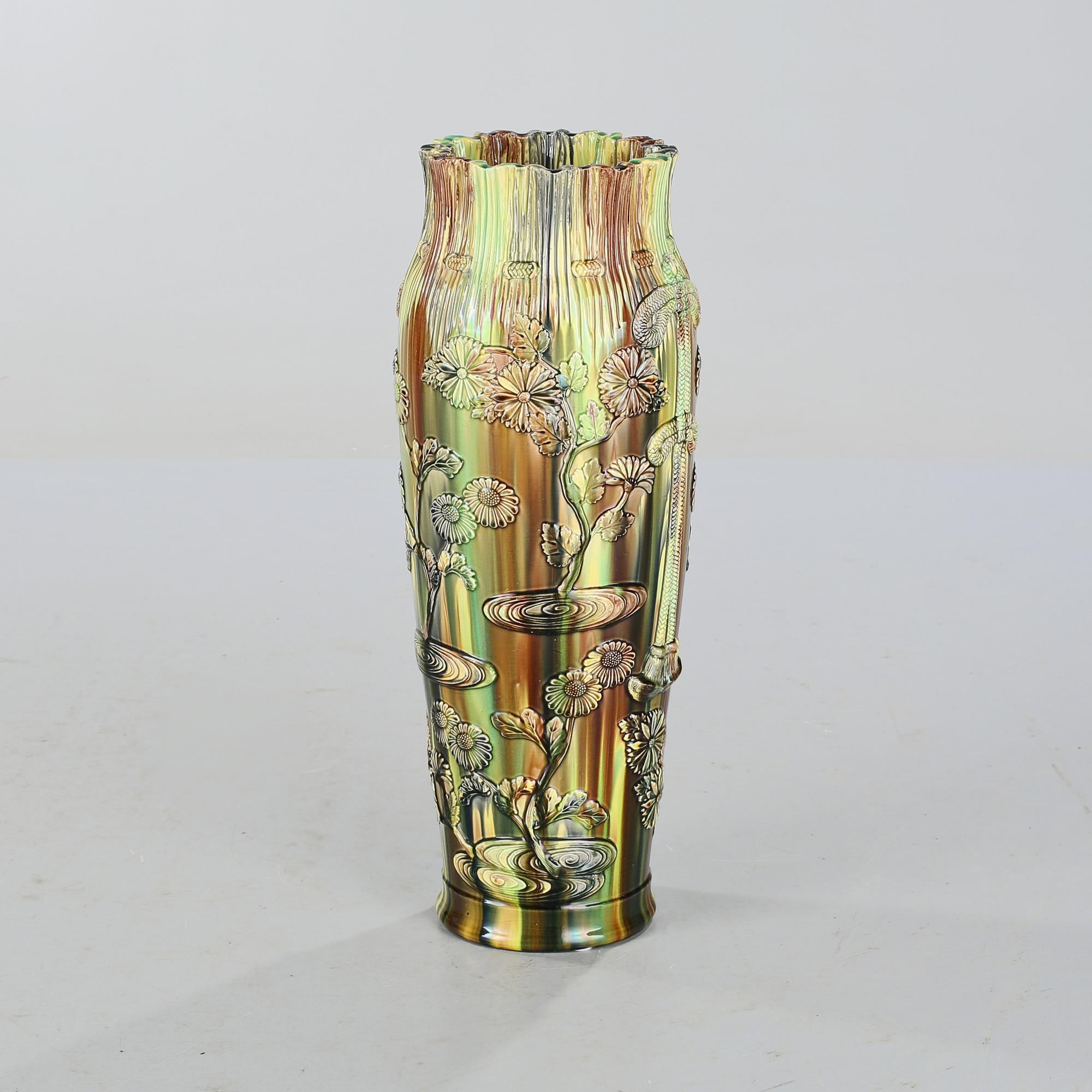 GOLVVAS, majolika, 1900-tal.