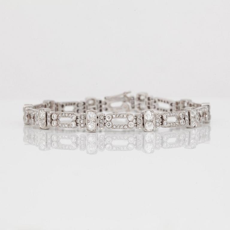 An old- and rose-cut diamond bracelet. Total carat weight circa 3.00 cts. Made by W.A Bolin, Stockholm 1936.