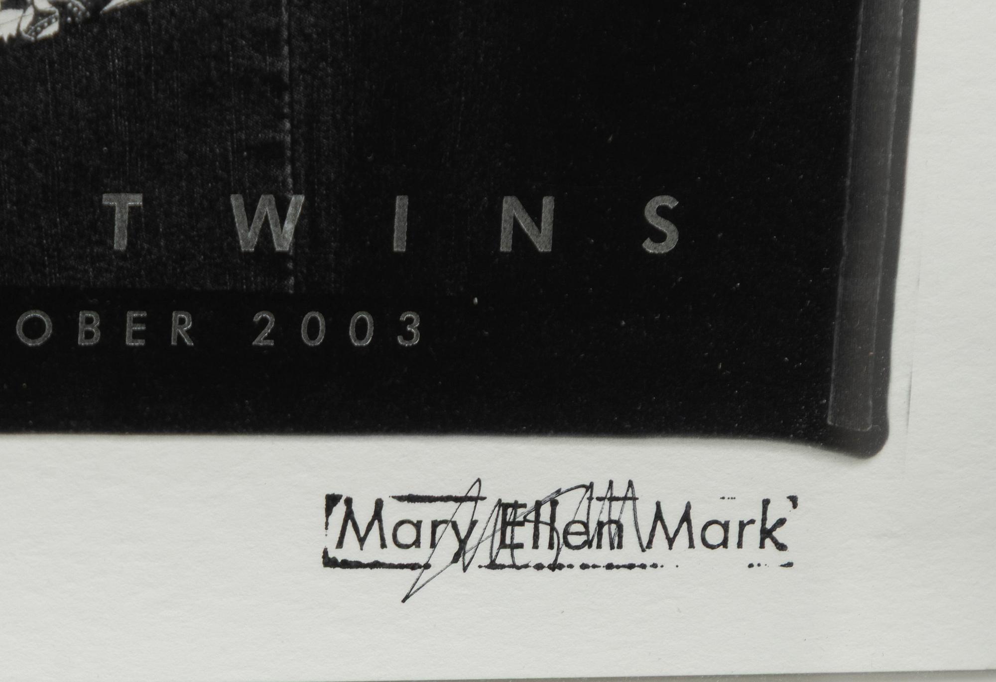 Mary Ellen Mark, "Twins", utställningprint, Hasselblad center, Göteborg, 2003.