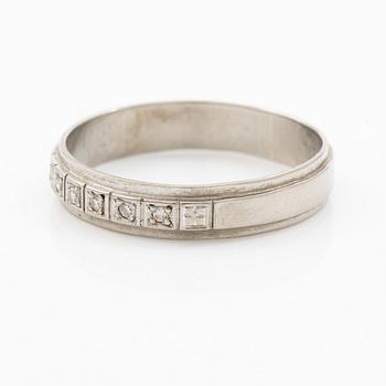Ring halvallians 18K vitguld med små åttkantslipade diamanter.