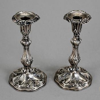 LJUSSTAKAR, ett par, silver, nyrokoko, Anders Lundqvist, Stockholm 1855.