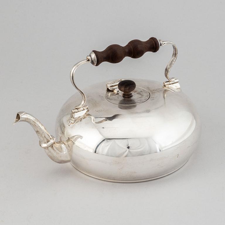 An italian silver teapot, Vallé, Milan.