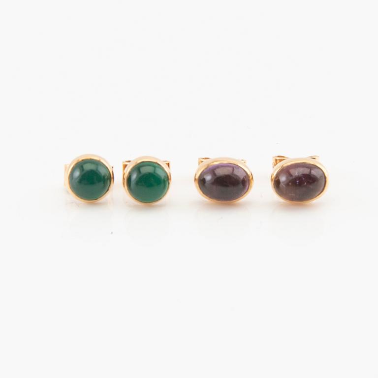 Two pairs of 18K gold earrings set with cabochon-cut stones.