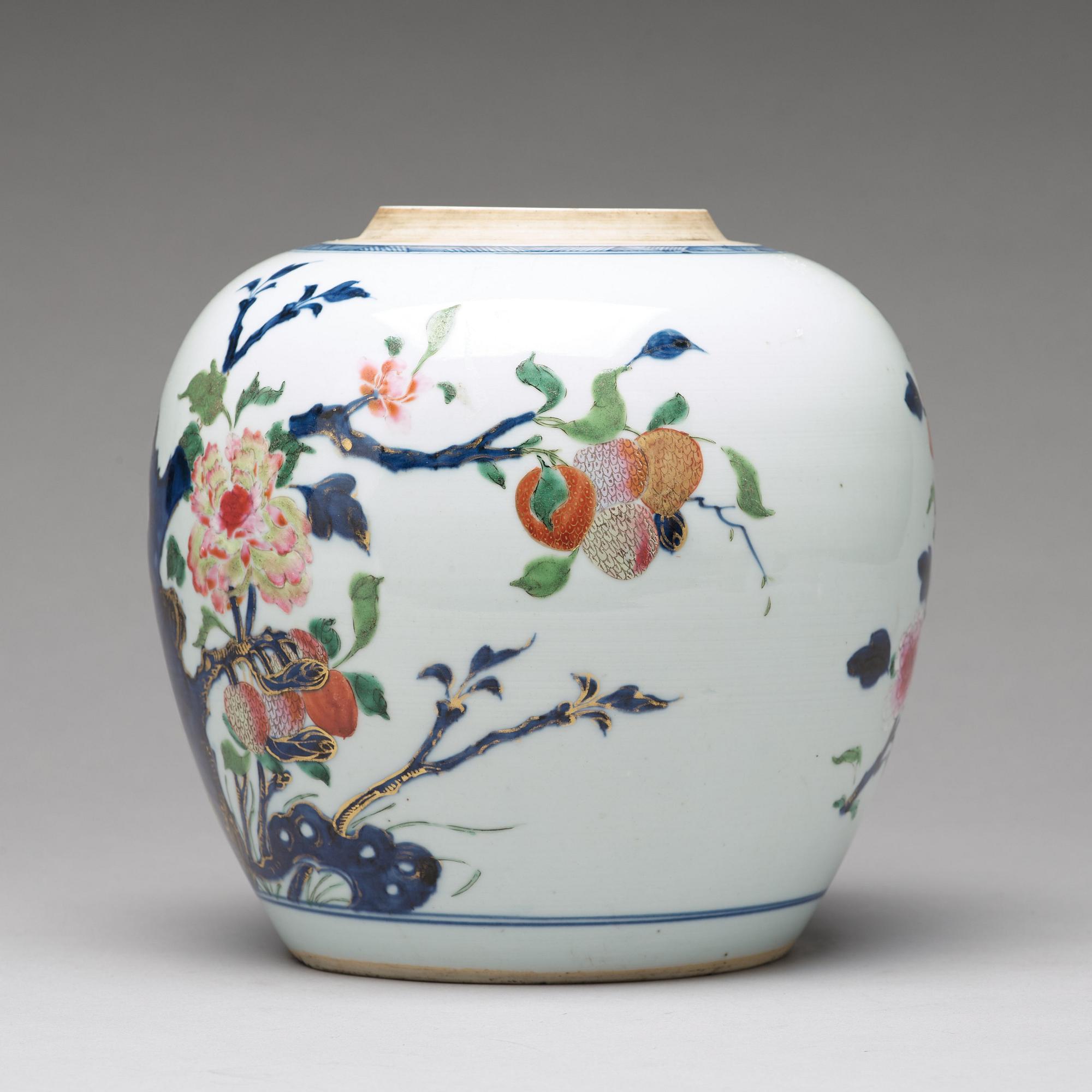 KRUKA, porslin. Qingdynastin, 1700-tal.