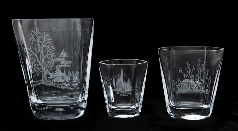 VASER, 3 st, glas. Signerade Tony Racov. 1900-talets andra hälft.