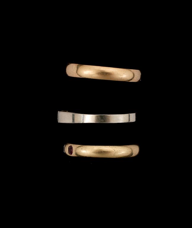 RING, 3 st, 18k guld med diverse stenar. Total vikt ca 10,2 gram.
