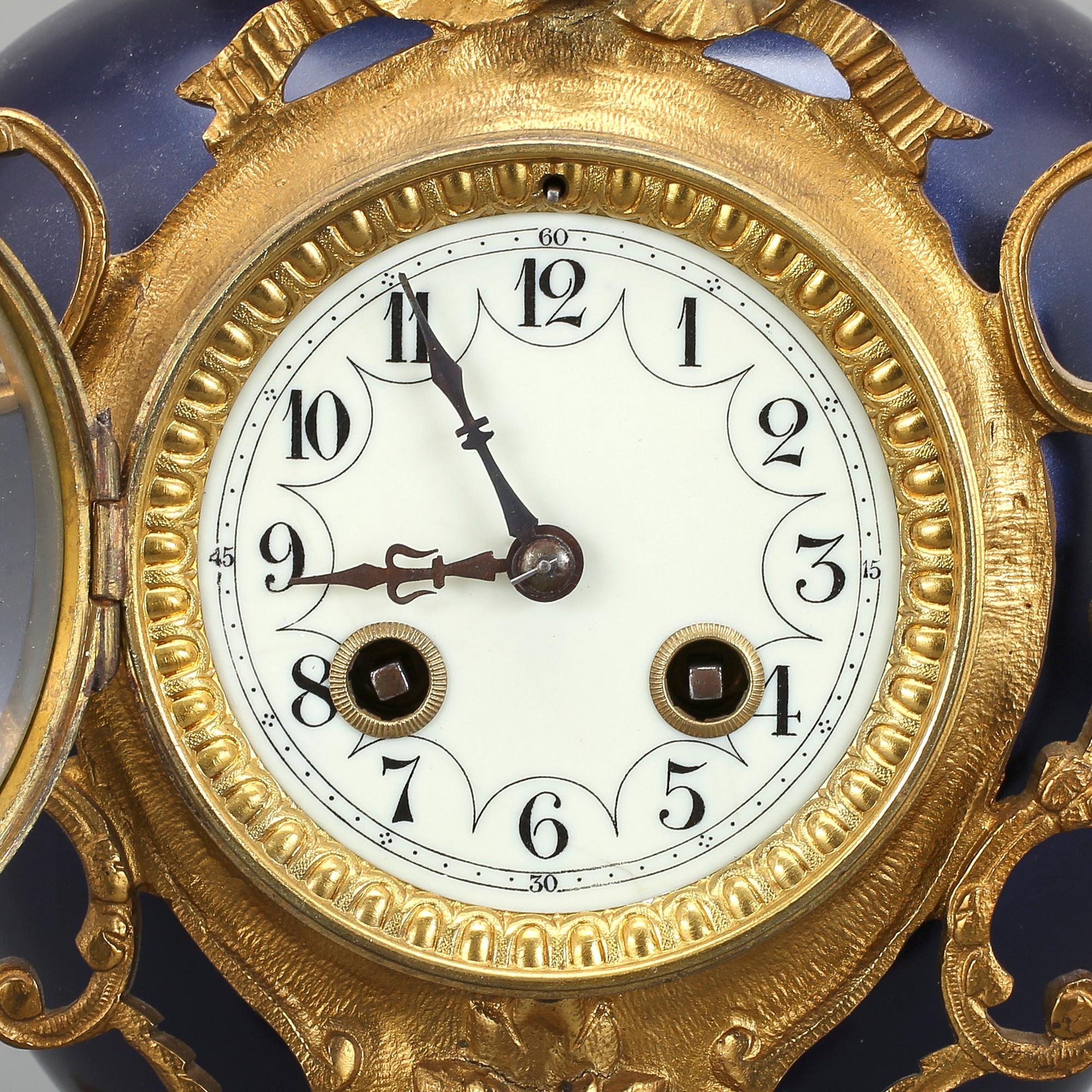 BORDSPENDYL, Louis XVI-stil, 1800-talets sista kvartal.