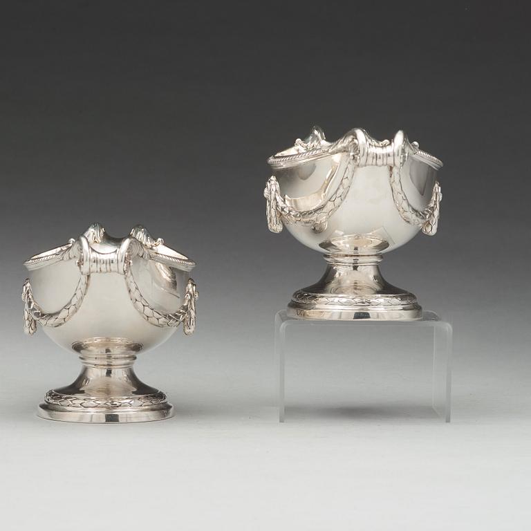 John Parker & Edward Wakelin, såsskålar, ett par, silver, London 1768.