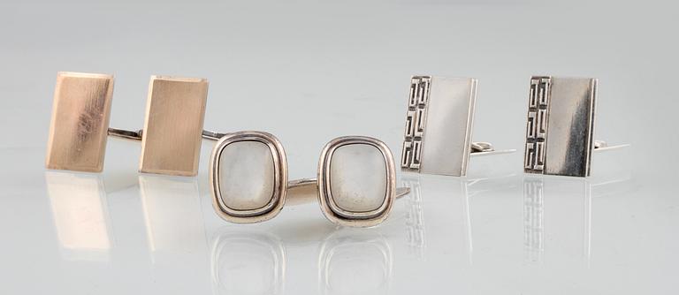 MANCHETTKNAPPAR, 3 par, silver samt pärlemor, ett par från Gustav Dahlgren & Co, Malmö. Total vikt 35,9 gram.