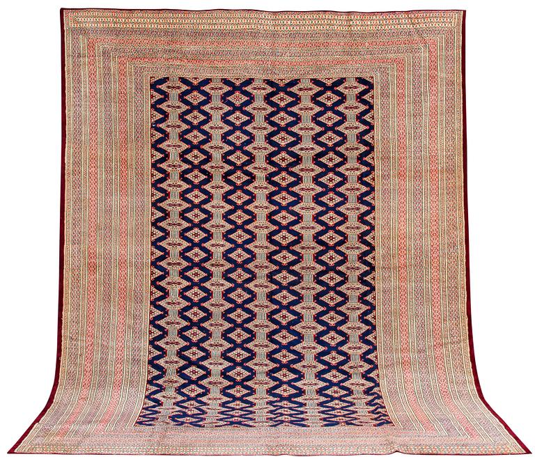MATTO, Turkmen. Noin 355x274 cm.