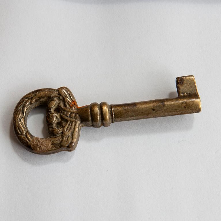 Vitrinskåp Louis XV-stil 1900-talets andra hälft.