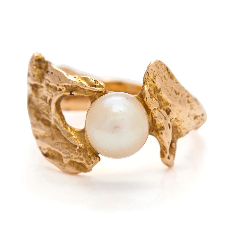 Björn Weckström, a 14K gold ring with a cultured pearl for Lapponia 1971.
