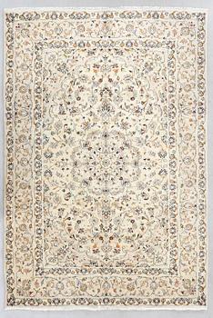 Matta Orientalisk semiantik, ca 286x193 cm.