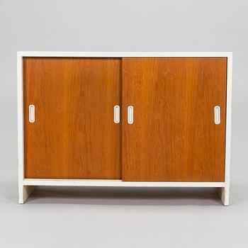 Aino Aalto, skåp, modell 217, O.Y. Huonekalu- ja Rakennustyötehdas A.B. 1900-talets mitt.