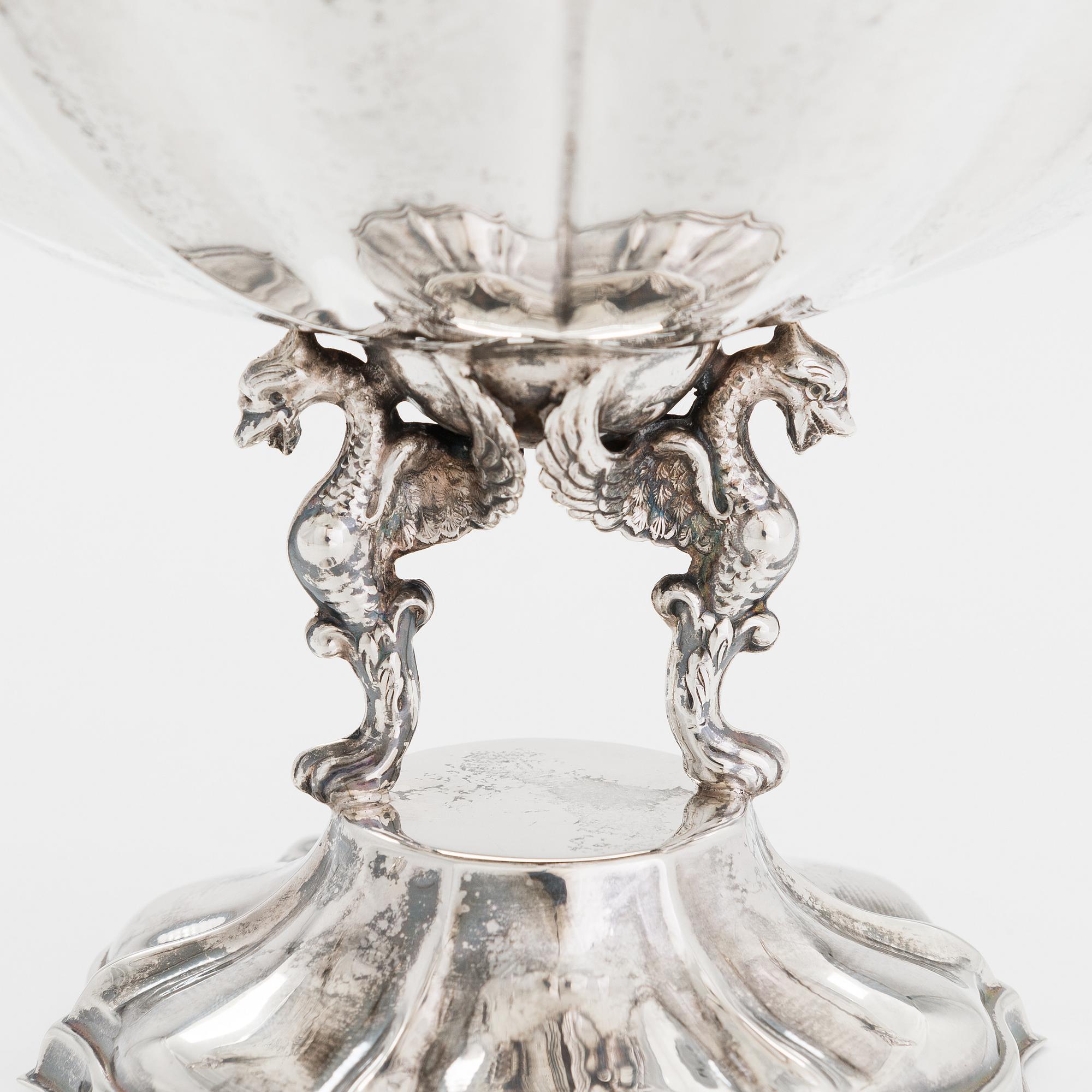 A Spanish silver bowl, maker's mark J. Perez Fernandez, and a silver salt cellar, Platería López, Madrid.