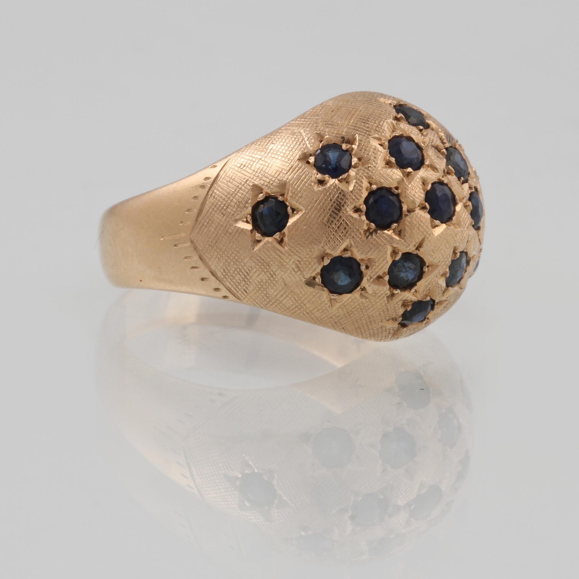 RING, 18K guld med fasettslipade blå safirer. Vikt 4,7 gram.