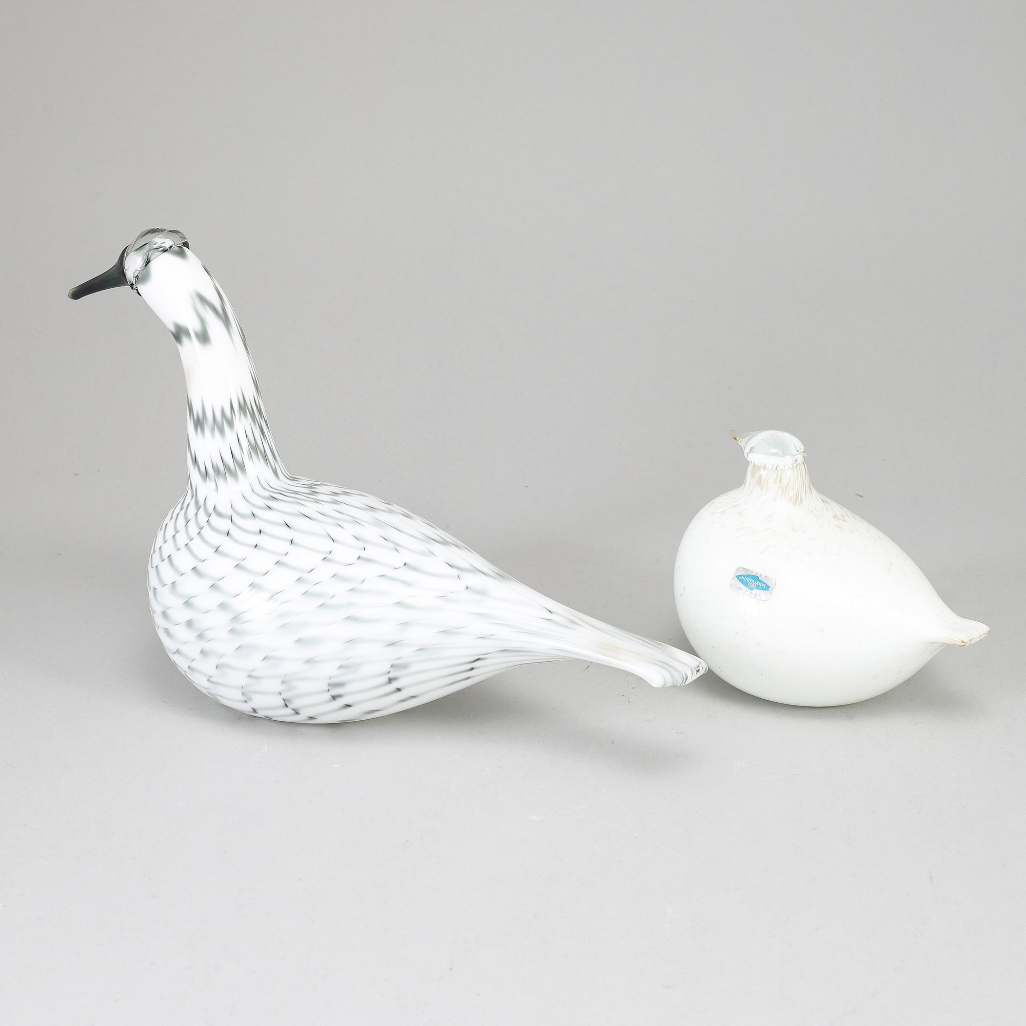OIVA TOIKKA, two glass birds "Whooper swan" and "Snow-Grouse" signed O. Toikka Nuutajärvi.