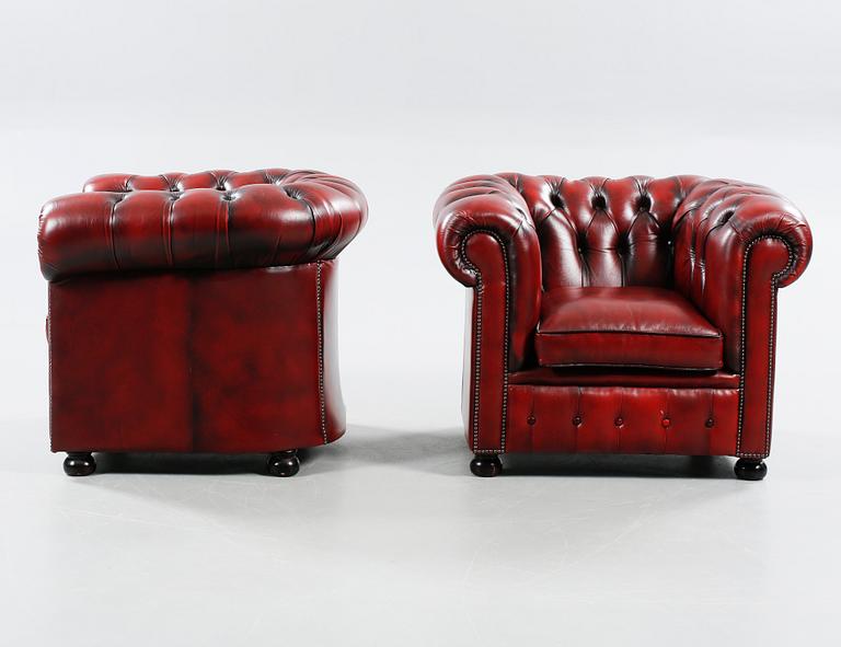 A pair of Chesterfield lounge chairs, second half of the 20th century.