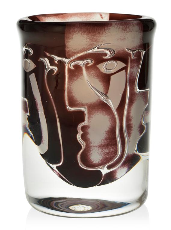 An Ingeborg Lundin Ariel glass vase, Orrefors 1977.