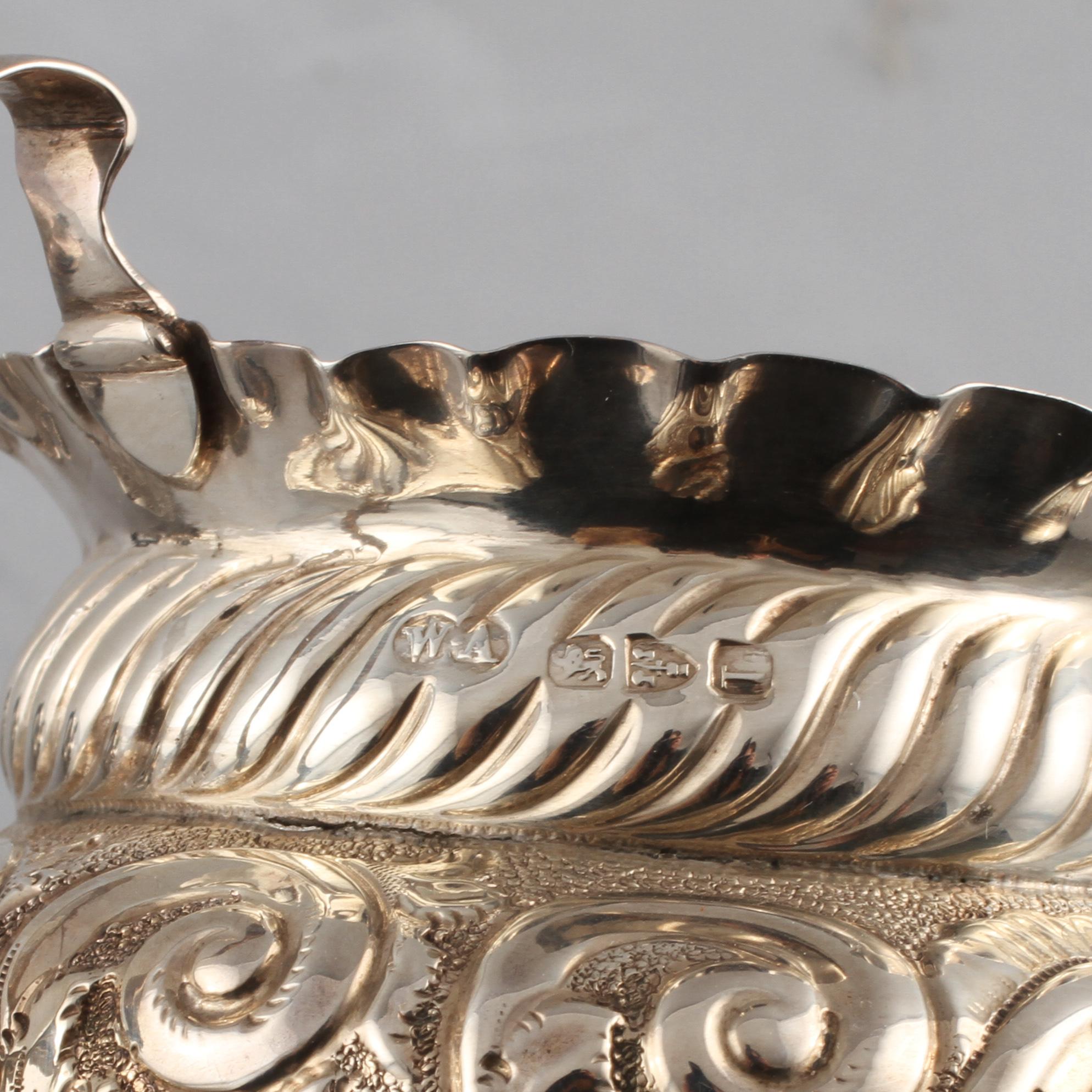 PARTI SILVER, 8 delar, mestadels England, 1800-tal samt 1900-tal. Total vikt (exklusive glasinsatser) 595 g.