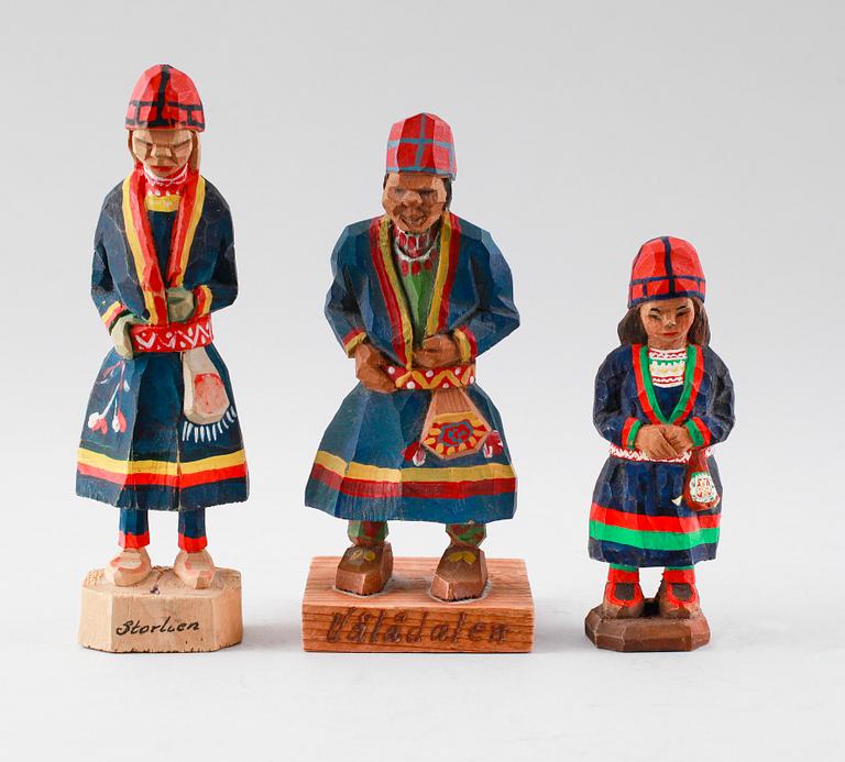 FIGURER, 3 st, skuret trä, bla Torborg Lindberg-Karlsson, 1900-tal.