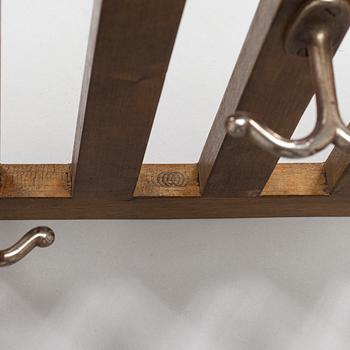 Alvar Aalto, hatthylla/ klädhängare, modell 113, O.Y. Huonekalu-ja Rakennustyötehdas A.B. 1930/1940-tal.