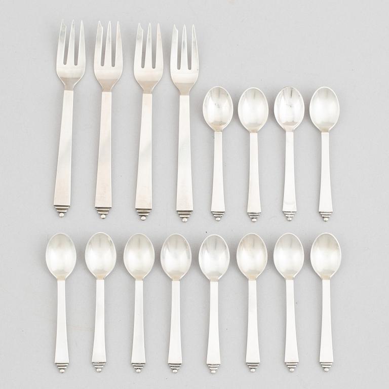 Harald Nielsen, a set of "Pyramid" sterling silver cutlery, Georg Jensen, Denmark (16 pieces).