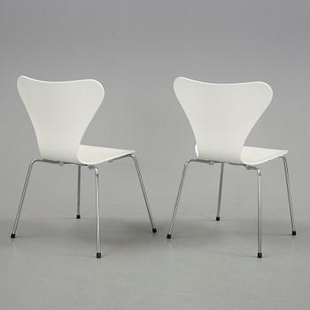 STOLAR, ett par, "Sjuan", Arne Jacobsen, Fritz Hansen.