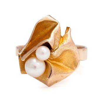Björn Weckström, A 14K gold ring 'Broken leaf' with cultured pearls for Lapponia 1968.