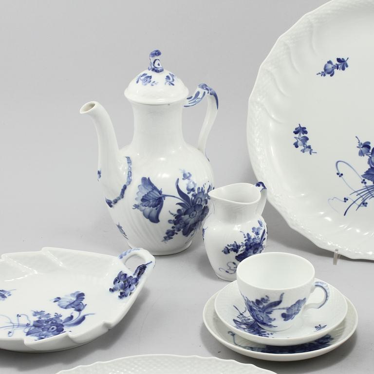 KAFFESERVIS, 60 delar, porslin, "Blå Blomst", Royal Copenhagen, 1900-talets andra hälft.