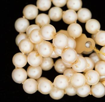 PÄRLCOLLIER, odlade saltvattenspärlor, lås i 18 k guld.
