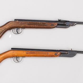 A Diana mod. 22 and a Tell mod 33 airguns.